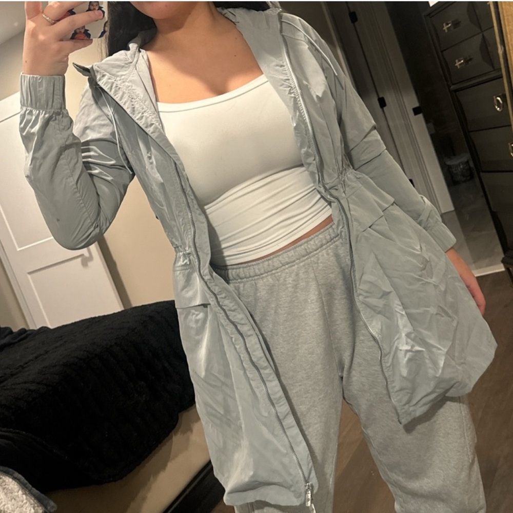 Lululemon rain jacket - Picture 3 of 7